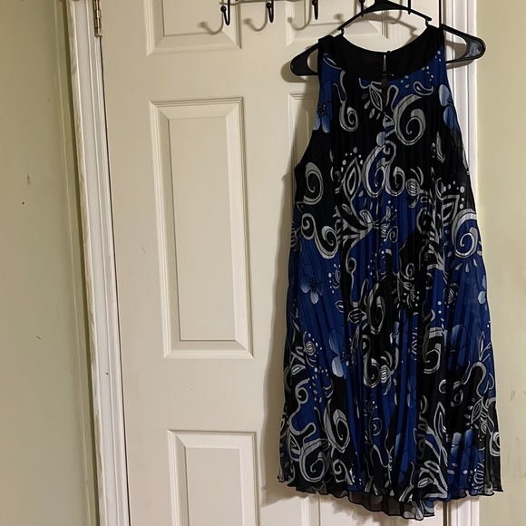 Voir Voir sleeveless sheer pleated dress for women. Plus size 14W - Picture 6 of 6